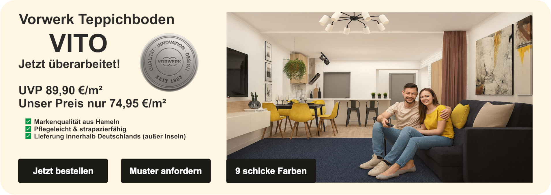 „Modernes Wohn- und Esszimmer mit grauem Sofa, gelbem Stuhl-Set, offener Küche und hellem Holzfußboden – stilvolle Raumgestaltung für Teppichboden‑Inspiration.“